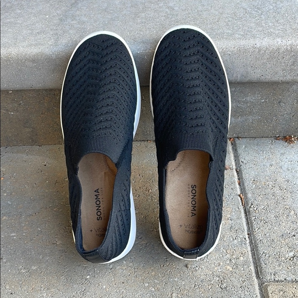 Women’s black slip on sneaker - size 10